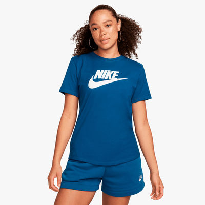 Nike Sportswear Essentials