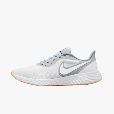 Nike Revolution 5