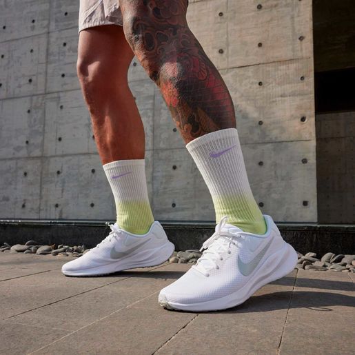 Nike Revolution 7