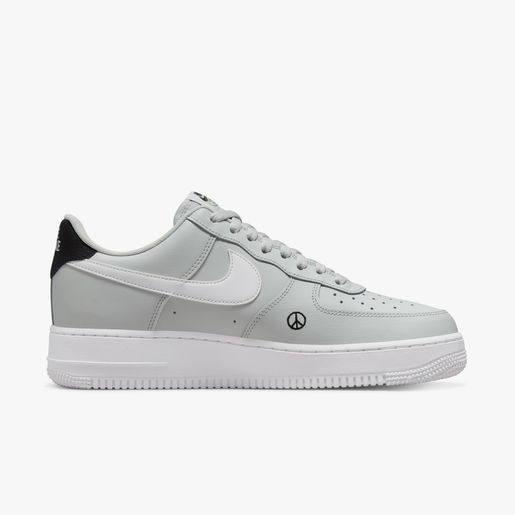 Nike Air Force 1 07 LV8