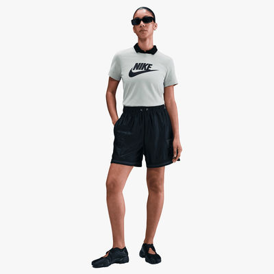 Nike Sportswear Essentials
