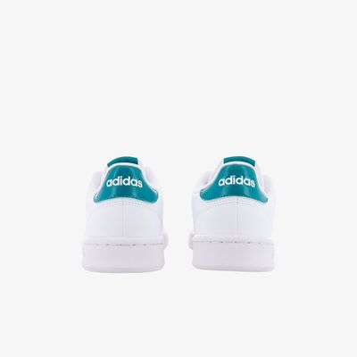 adidas Advantage