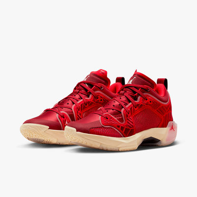 W AIR JORDAN XXXVII LOW