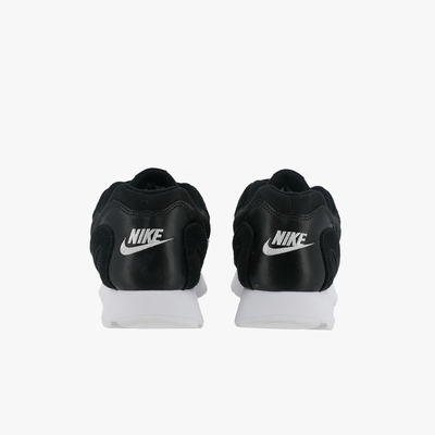 Nike Delfine
