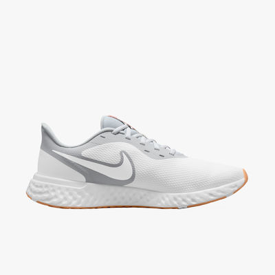 Nike Revolution 5