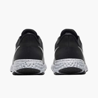 Nike Revolution 5