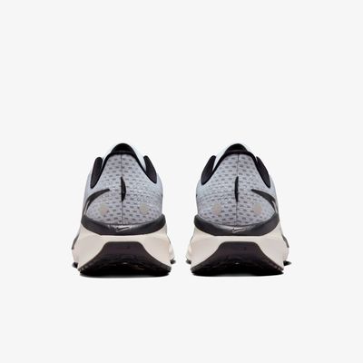 Nike Vomero 17