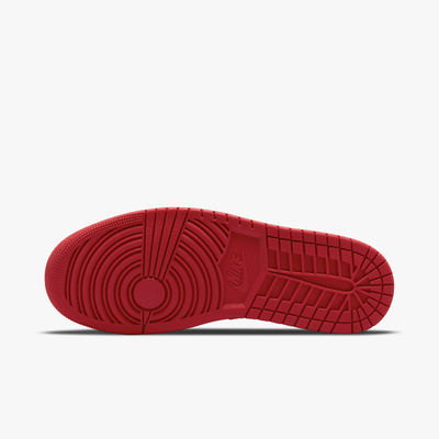 Jordan 1 Low Bulls