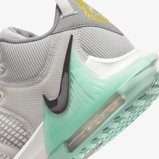 LeBron Witness 7