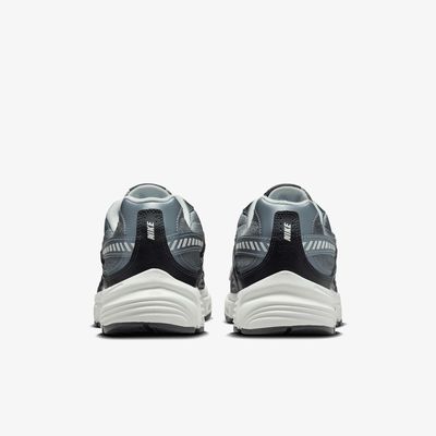 Nike Initiator