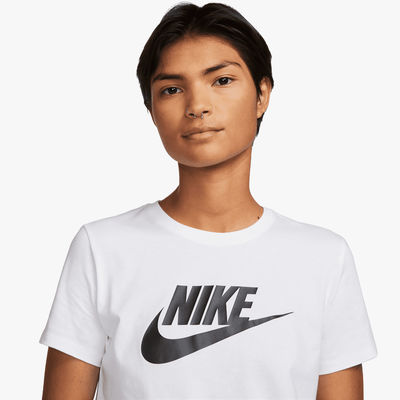 Nike Sportswear Essentials