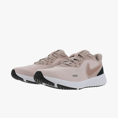 Nike Revolution 5