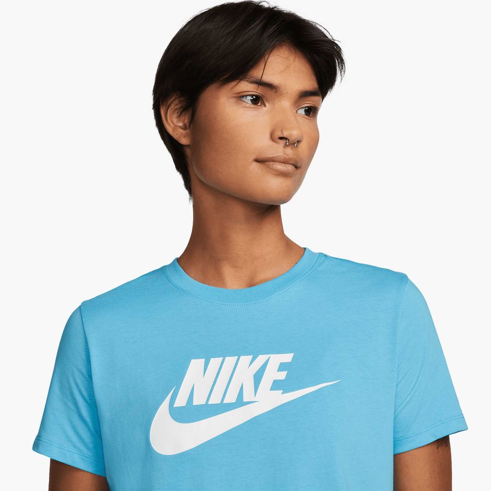 Nike Sportswear Essentials