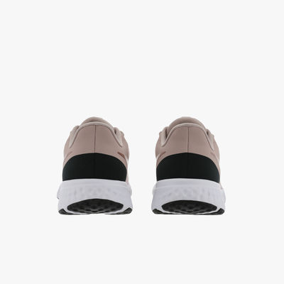 Nike Revolution 5