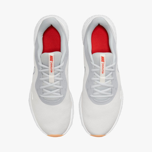 Nike Revolution 5
