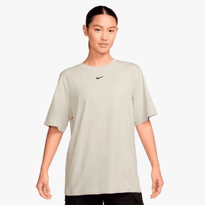 Nike Camiseta Sportswear Essential