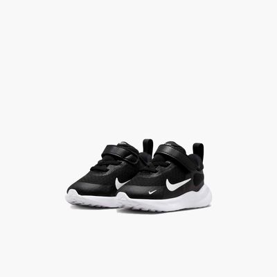 Nike Revolution 7