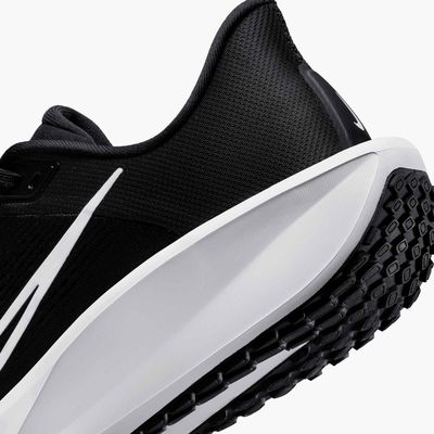 Nike Quest 6