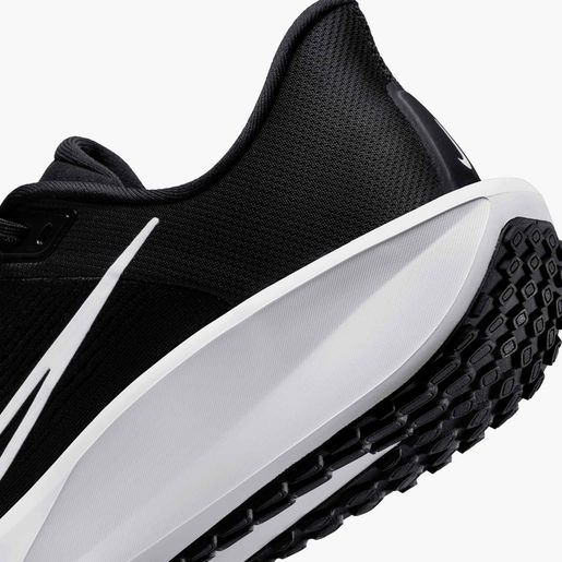 Nike Quest 6