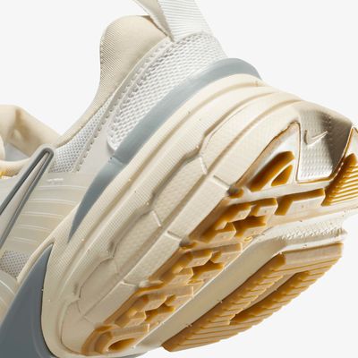 Nike V2K Run Light Khaki