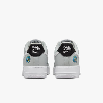 Nike Air Force 1 07 LV8