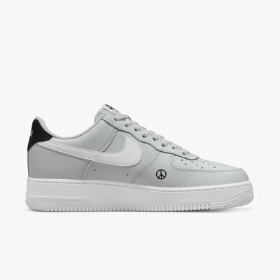 Nike Air Force 1 07 LV8