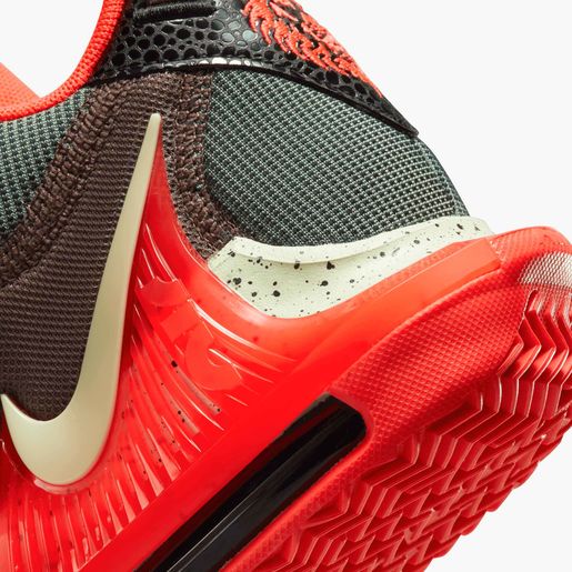LeBron Witness 7