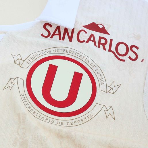 Camiseta Estampada Universitario 100 Años Oficial