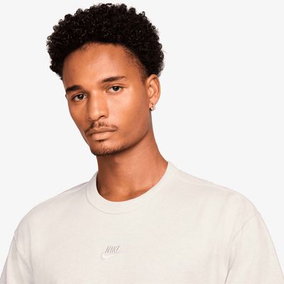 Nike Sportswear Premium Essentials