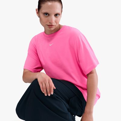 Nike Camiseta Sportswear Essential