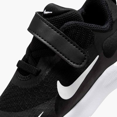 Nike Revolution 7