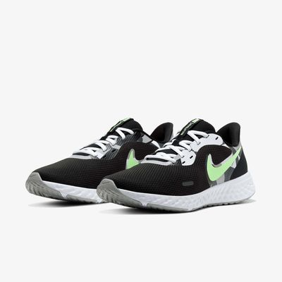 Nike Revolution 5