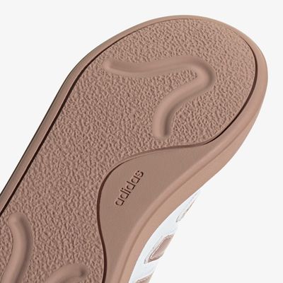 adidas Courtblock