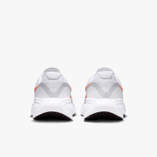 Nike Revolution 8