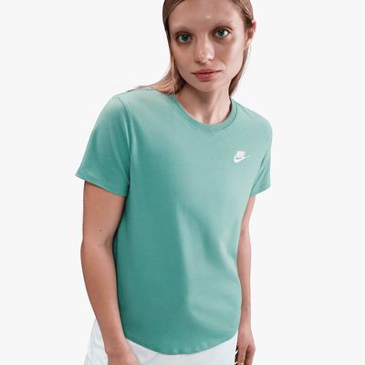 Nike Camiseta Sportswear Club Essentials