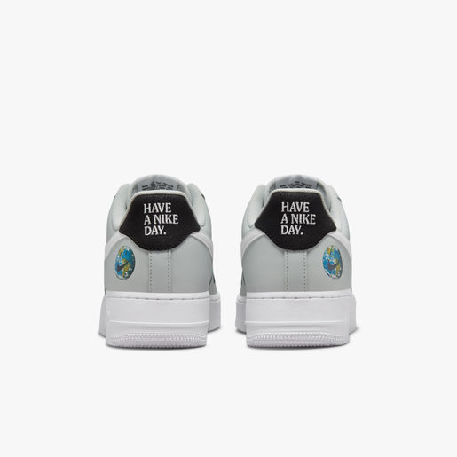 Nike Air Force 1 07 LV8
