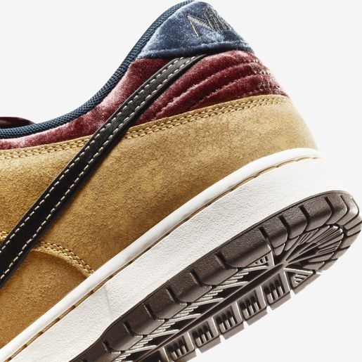 Nike SB Dunk Low Pro