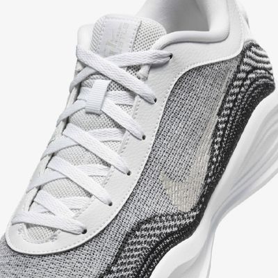 Nike G.T. Hustle Academy