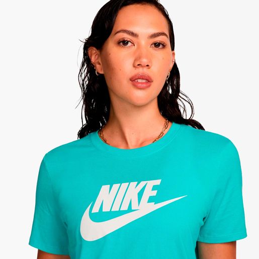 Nike Sportswear Essentials