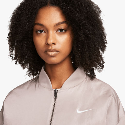 W NSW NIKE VRSTY BMBR JKT